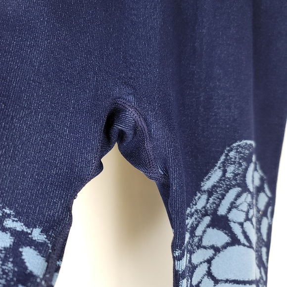 Fabletics butterfly print legging - Picture 4 of 7
